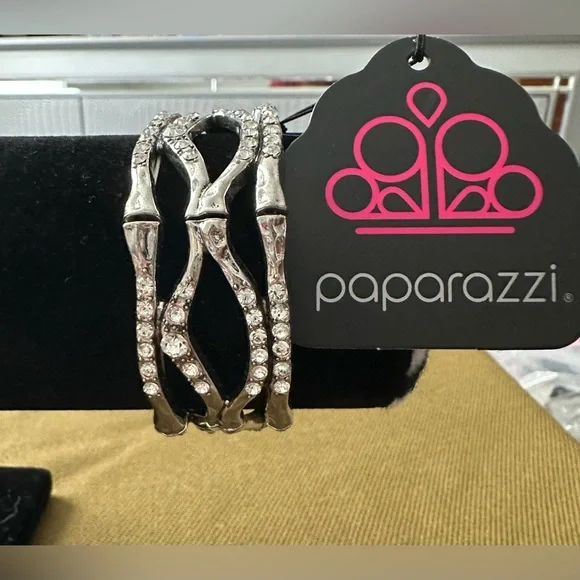 Paparazzi Silver Cross Country Rhinestone stretchy Bracelet - Picture 1 of 3